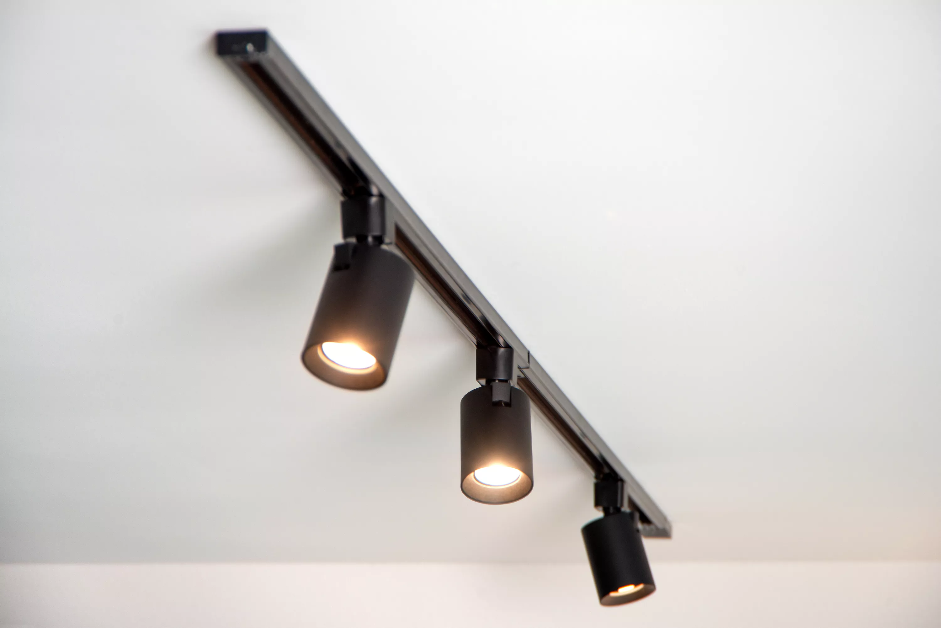 Lucide 1-fase railsysteem/railverlichting Track 2 meter zwart kopen? Railverlichting Lucide 1-fase railsysteem/railverlichting Track 2 meter zwart kopen? Railverlichting