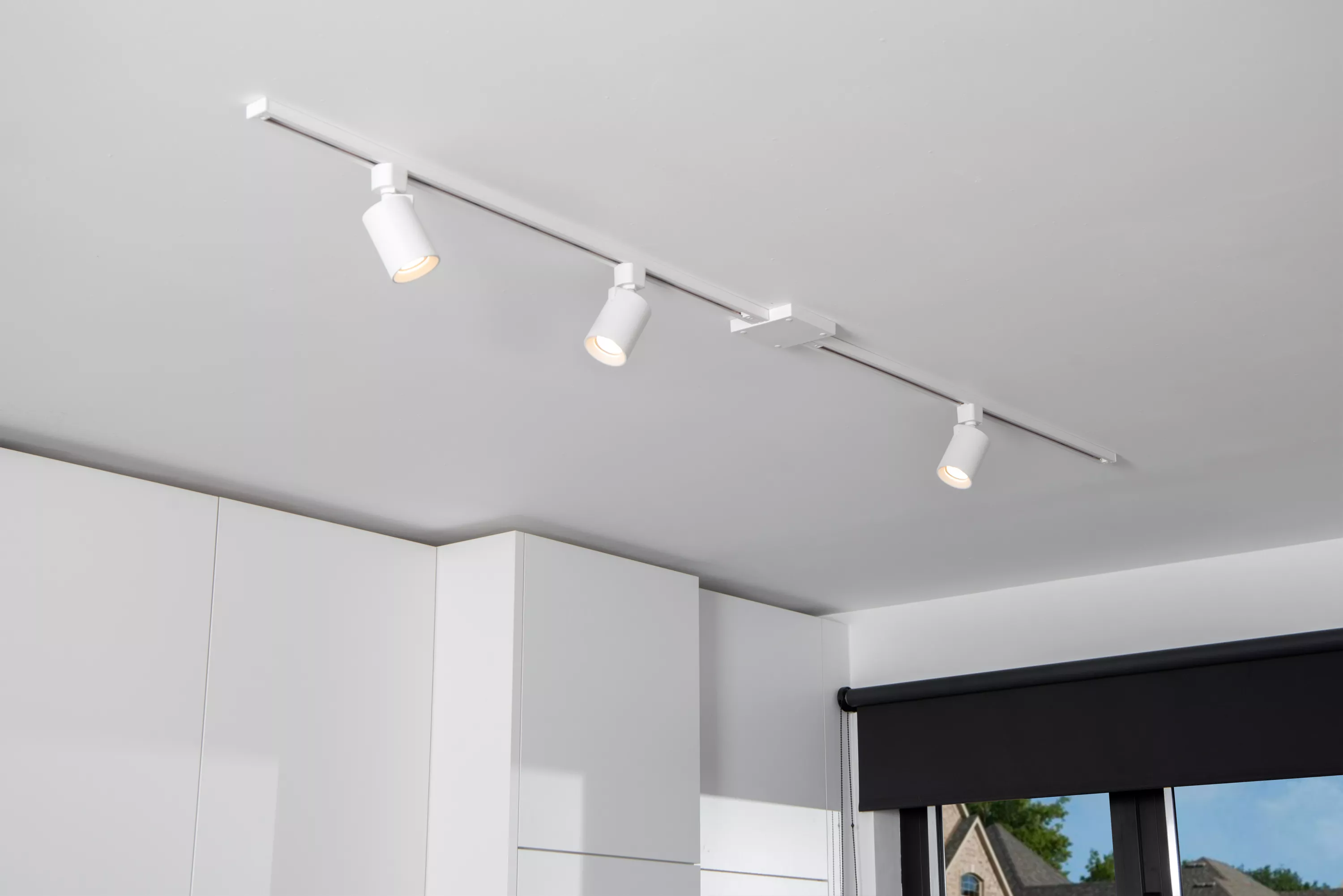 TRACK Starterset - 1-fase Railsysteem / Railverlichting - 2 Meter - 220V - Zwart TRACK Starterset - 1-fase Railsysteem / Railverlichting - 2 Meter - 220V - Zwart