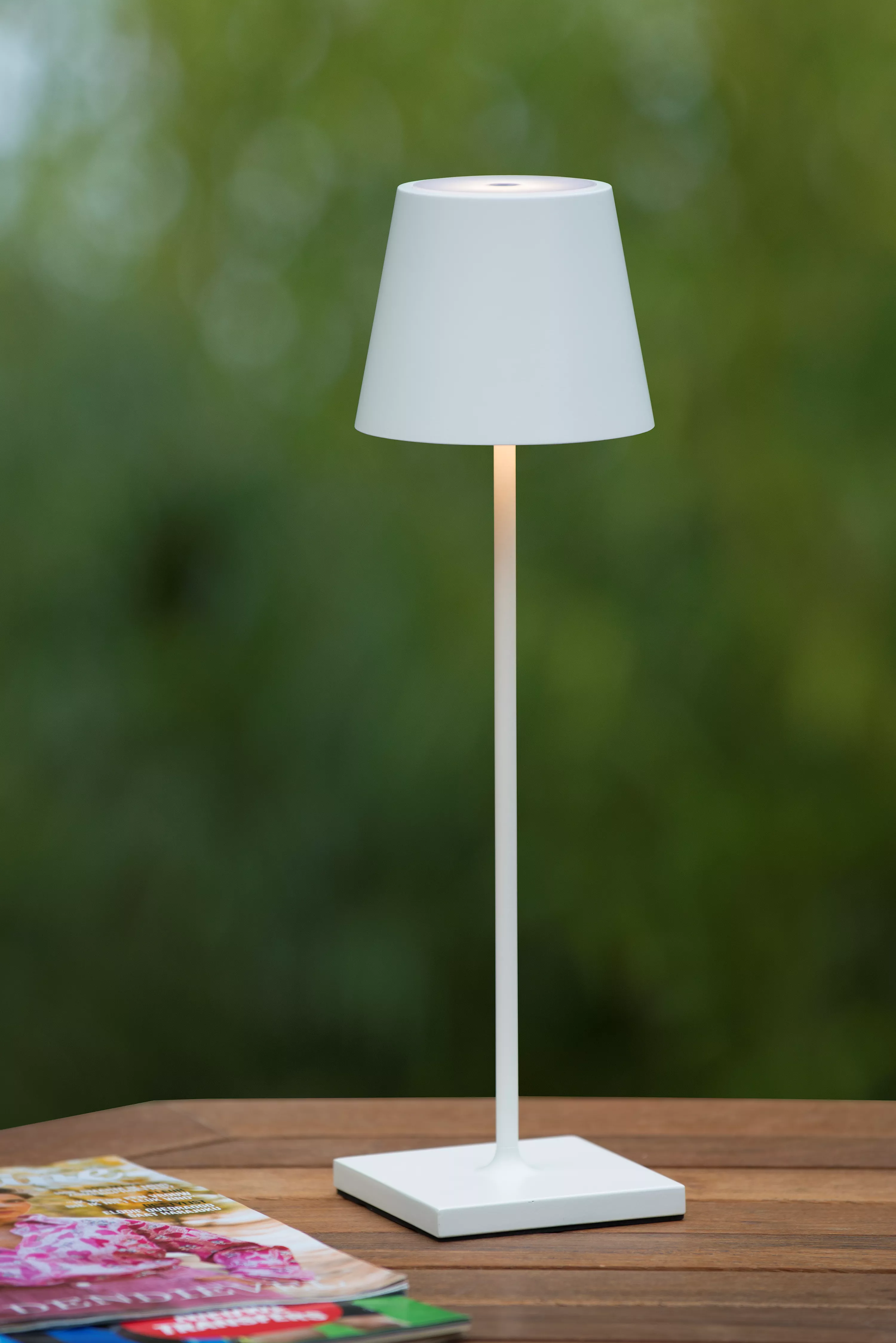 Buitenland Ithaca Zeeanemoon Lucide JUSTIN - Rechargeable Table lamp Outdoor - Battery - Ø 11 cm - LED Dim. - 1x2,2W 3000K - IP54 - 3 StepDim - White Buitenland Ithaca Zeeanemoon Lucide JUSTIN - Rechargeable Table lamp Outdoor - Battery - Ø 11 cm - LED Dim. - 1x2,2W 3000K - IP54 - 3 StepDim - White