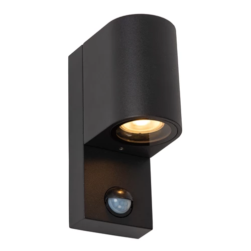 Lucide ZARO IR - Wandspot / Wandlamp Binnen/Buiten - 1xGU10 - IP65 - Beweging & dag/nacht sensor (uitschakelbaar) - Zwart - aangezet