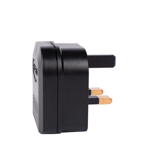 Lucide CONVERTOR PLUG - Prise 3-pin - 8A - Noir - allumé