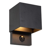 Lucide TADZIO - Lámpara de pared Dentro/Fuera - LED - CCT - 1x7W 2700K/4000K - IP65 - Sensor movimiento - Negro - Essential encendido