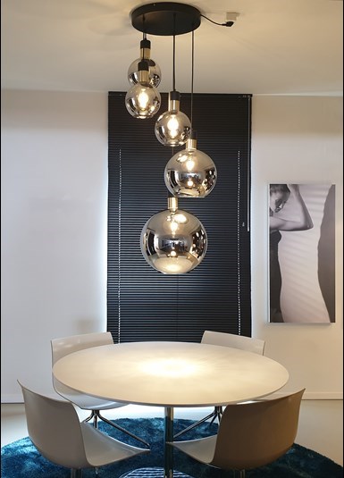 Lamp Hang Above The Dining Table, Pendant Light Over Table Height